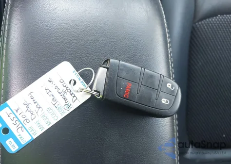 2018 Dodge Journey Crossroad z USA, uszkodzony, nr VIN 3C4PDCGGXJT215820